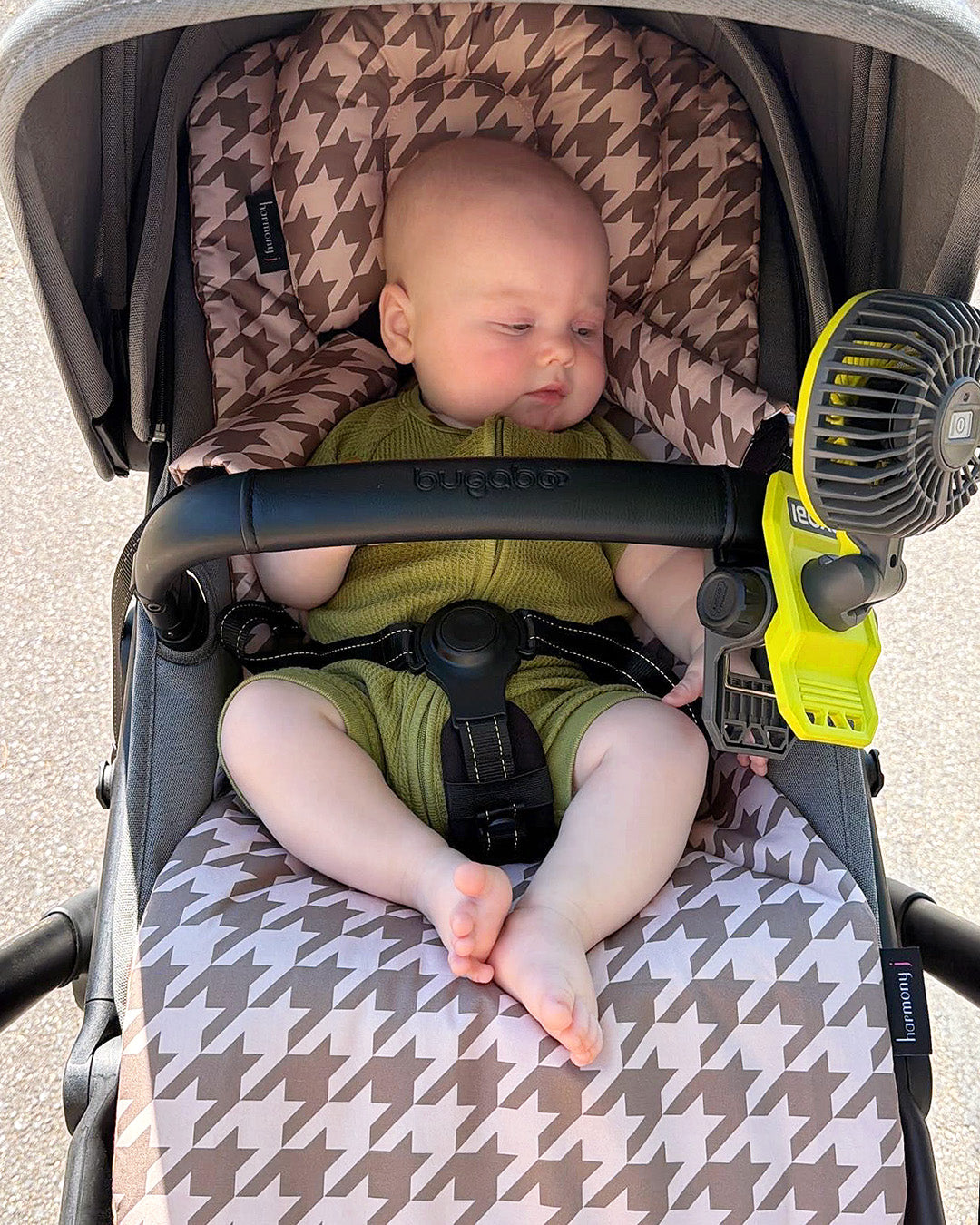 Houndstooth Earth Pram Liner on the Bugaboo Kangaroo by Harmony j